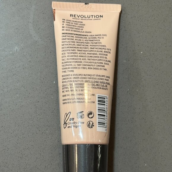 Makeup Revolution Matte Base Foundation F10 Full Coverage Orig - Factory Sealed - Picture 2 of 2